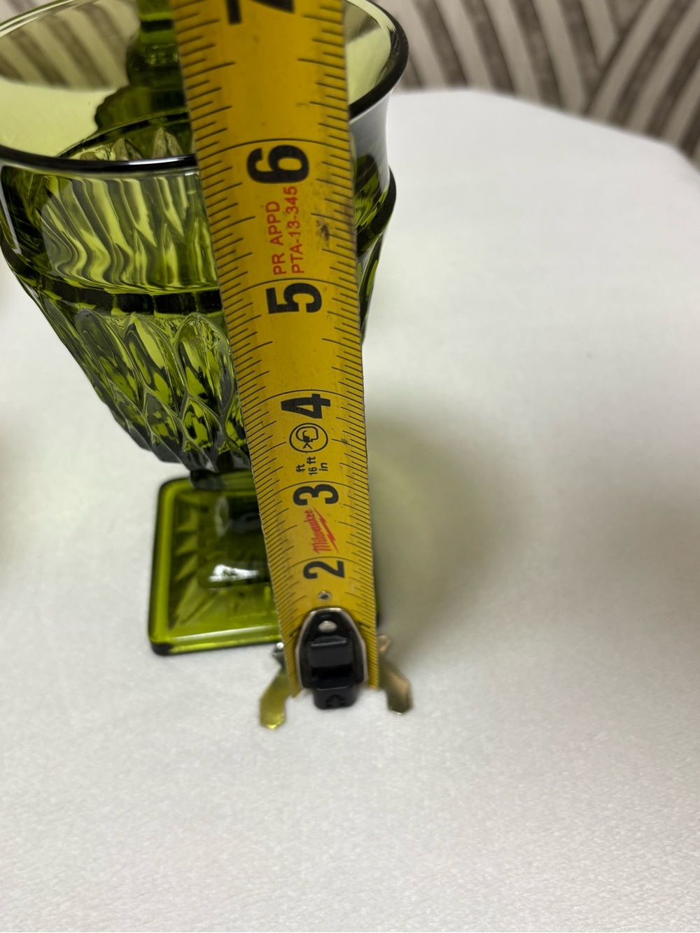 Four vintage olive green glass goblets square base - Picture 11 of 12